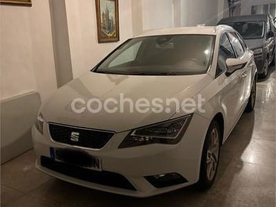 Usado Seat Leon ST Style 105 CV (77 kW) 2014 Blanco Familiar