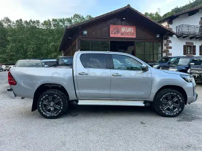 Usado Toyota HiLux 204 CV (150 kW) 2021 Gris / plata Pickup/Camioneta