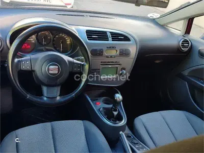 Käytetty Seat Leon Stylance 105 HP (77 kW) 2006 Punainen Viistoperä
