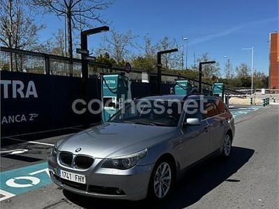 Usado BMW 530 231 CV (169 kW) 2007 Gris / plata Familiar
