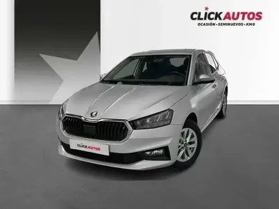 Usado Skoda Fabia Selection 95 CV (69 kW) 2025 Plateado Utilitario