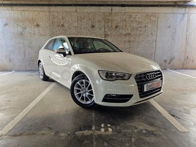 Usado Audi A3 Ambiente 105 HP (77 kW) 2014 Branco Sedan