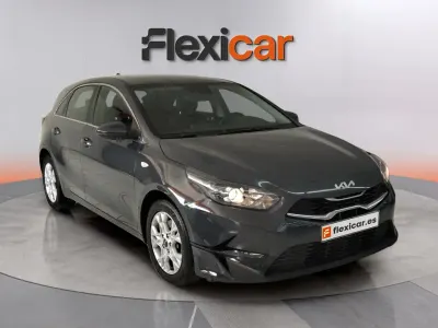 Usado Kia Ceed 136 CV (100 kW) 2023 Gris Utilitario