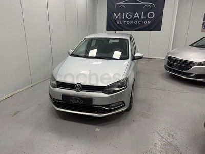 Usado VW Polo Advance 90 CV (66 kW) 2017 Gris / plata Berlina