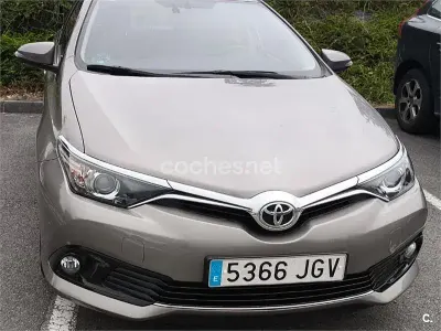 Usado Toyota Auris Active 116 CV (85 kW) 2015 Marrón Berlina