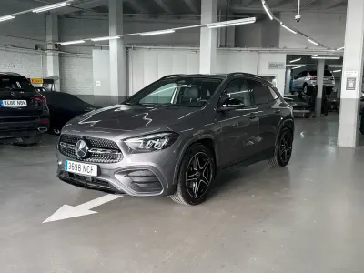 Usado Mercedes GLA200 150 CV (110 kW) 2025 Gris montaña SUV