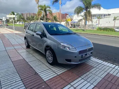 Usado Fiat Punto Active 75 CV (55 kW) 2009 Gris / plata Utilitario
