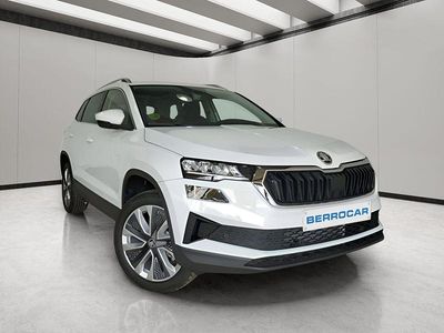 Blanco Nuevo 2025 Skoda Karoq SUV | 33.995 € (Un poco caro)