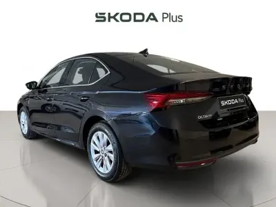 Usado Skoda Octavia Selection 150 CV (110 kW) 2025 Negro