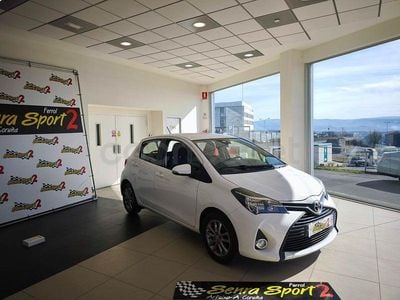 Usado Toyota Yaris Active 69 CV (50 kW) 2015 Blanco Utilitario