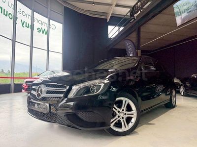 Usado Mercedes A180 Urban 109 CV (80 kW) 2015 Negro Berlina