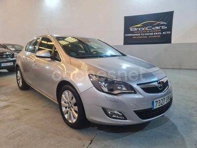 Usado Opel Astra Cosmo 180 CV (132 kW) 2010 Gris / plata Berlina