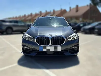 Usado BMW 118 Performance 136 CV (100 kW) 2021 Gris Utilitario
