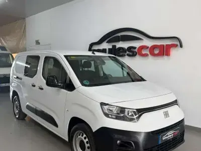 Usado Fiat Doblò Feel 102 CV (75 kW) 2022 Blanco Monovolumen