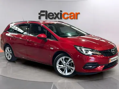 Usado Opel Astra GS Line 130 CV (95 kW) 2020 Rojo Familiar