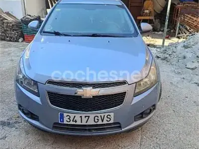 Usado Chevrolet Cruze LS 125 CV (91 kW) 2010 Gris / plata Berlina