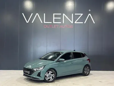 Usado Hyundai i20 84 CV (61 kW) 2025 Verde Utilitario