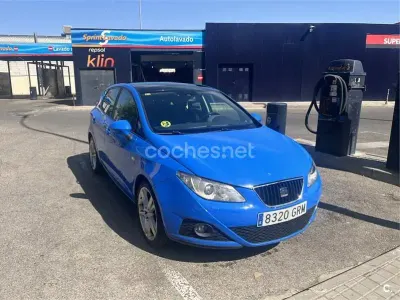 Usado Seat Ibiza Reference 105 CV (77 kW) 2009 Azul Berlina