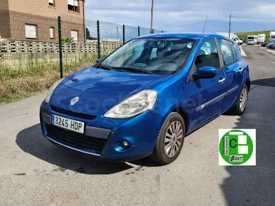 Usado Renault Clio II Expression 75 CV (55 kW) 2011 Azul Berlina