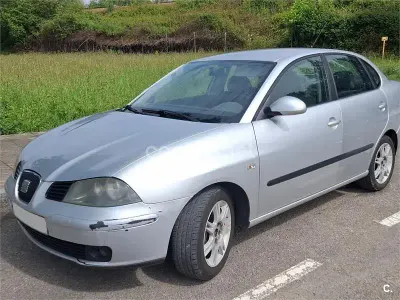 Usado Seat Cordoba Stella 100 CV (73 kW) 2004 Gris / plata Berlina