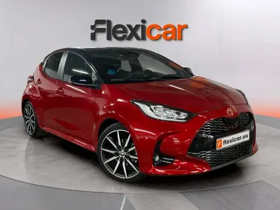 Usado Toyota Yaris Hybrid Plus 130 CV (95 kW) 2025 Rojo Berlina