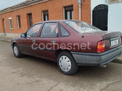 Granate Usado 1992 Opel Vectra S Berlina | 980 €