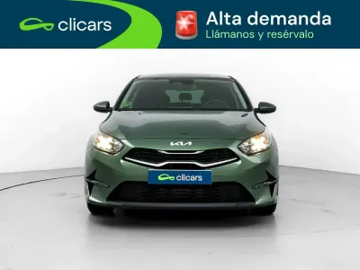 Usado Kia Ceed 100 CV (73 kW) 2024 Verde Utilitario