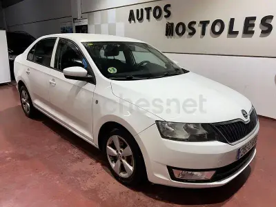 Usado Skoda Rapid Active 105 CV (77 kW) 2013 Blanco Utilitario