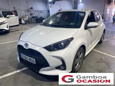 Usado Toyota Yaris Hybrid Active 115 CV (84 kW) 2025 Blanco Berlina