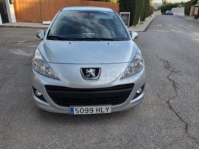 Usado Peugeot 207 Access 70 CV (51 kW) 2012 Gris / plata Berlina