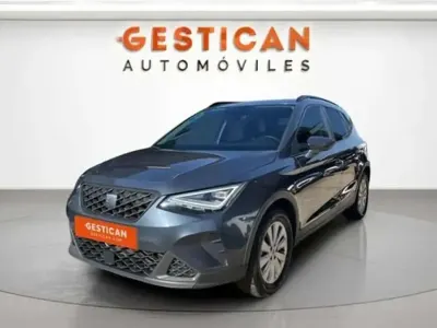 Usado Seat Arona Style 110 CV (80 kW) 2023 Gris SUV