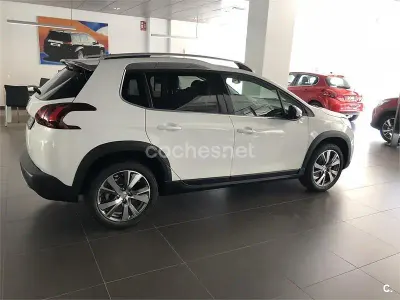 Usado Peugeot 2008 Allure 110 CV (80 kW) 2018 Blanco SUV