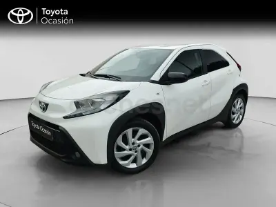 Usado Toyota Aygo X Play 72 CV (52 kW) 2024 Blanco SUV