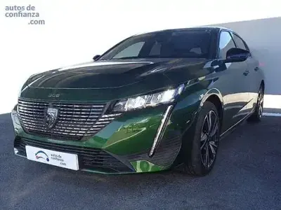 Usado Peugeot 308 Allure 130 CV (95 kW) 2023 Verde
