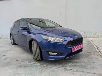 Usado Ford Focus ST-Line 125 CV (91 kW) 2017 Azul Berlina