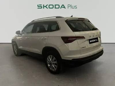 Usado Skoda Karoq Ambition 115 CV (84 kW) 2023 Blanco SUV