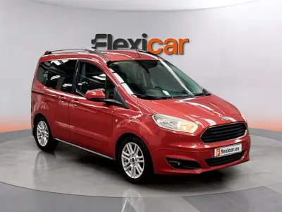Käytetty Ford Tourneo Courier Titanium 97 HP (71 kW) 2017 Oranssi Tila-auto