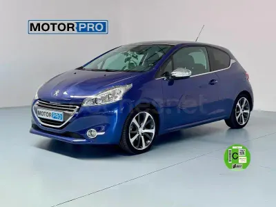 Usado Peugeot 208 Allure 120 CV (88 kW) 2012 Azul Utilitario