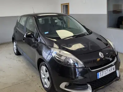 Usado Renault Scénic III Dynamique 110 CV (80 kW) 2013 Negro Monovolumen