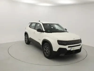 Käytetty Jeep Avenger Longitude 101 HP (74 kW) 2023 Valkoinen Katumaasturi