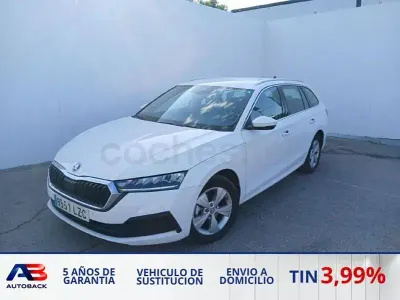 Usado Skoda Octavia Ambition 115 CV (84 kW) 2022 Blanco Familiar