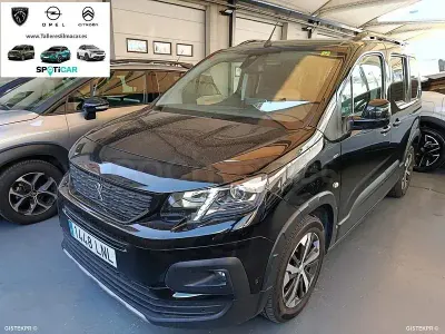 Käytetty Peugeot Rifter GT 130 HP (95 kW) 2021 Musta Tila-auto