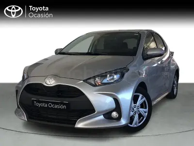 Usado Toyota Yaris Hybrid Active 116 CV (85 kW) 2025 Gris / plata Berlina