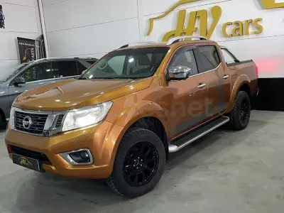 Usado Nissan Navara Acenta 190 CV (139 kW) 2016 Naranja Pickup/Camioneta