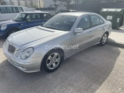 Usado Mercedes E270 Avantgarde 170 CV (125 kW) 2002 Gris / plata Berlina