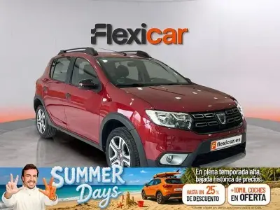 Usado Dacia Sandero Comfort 90 CV (66 kW) 2019 Rojo