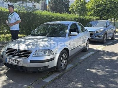 Usado VW Passat Edition 130 CV (95 kW) 2002 Gris / plata Berlina