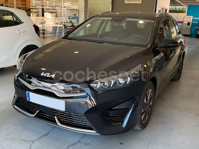 Usado Kia Ceed 141 CV (103 kW) 2025 Negro Utilitario