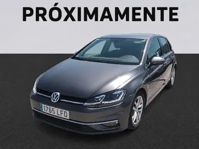 Usado VW Golf VII Advance 115 CV (84 kW) 2020 Gris / platagris Berlina