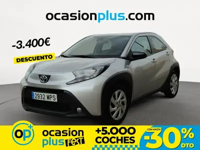 Begagnad Toyota Aygo X Play 72 HK (52 kW) 2024 Grå SUV